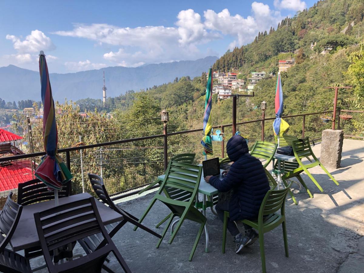 Hotel The Griffon'S Nest Gangtok Esterno foto