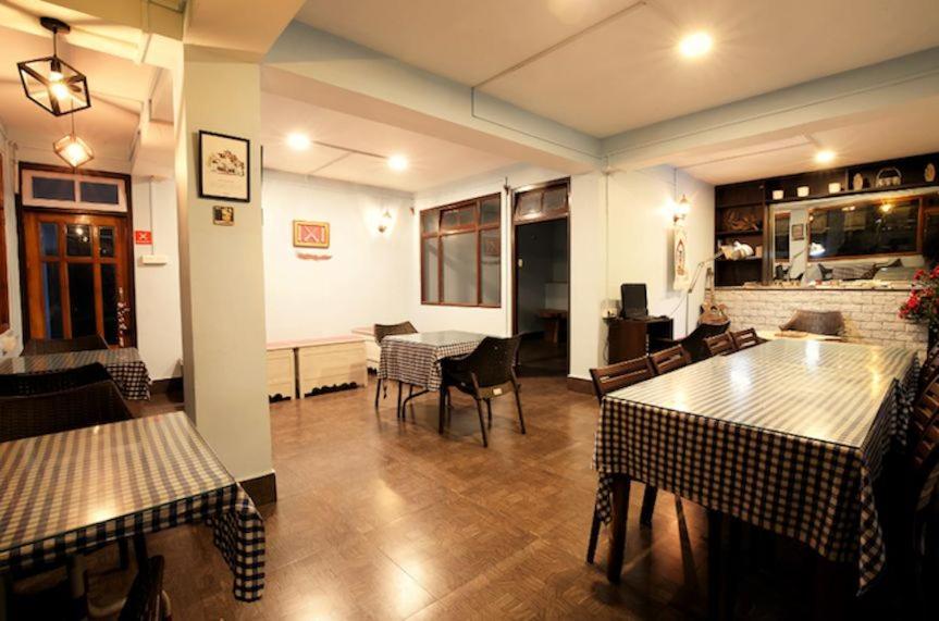 Hotel The Griffon'S Nest Gangtok Esterno foto